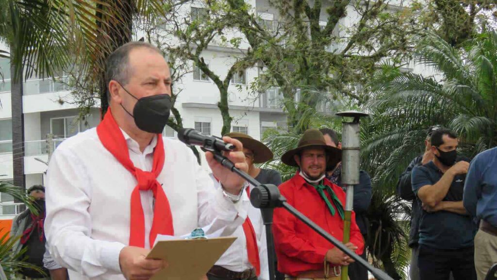 A cerimônia de abertura aconteceu nesta tarde na Praça Crescêncio Pereira.