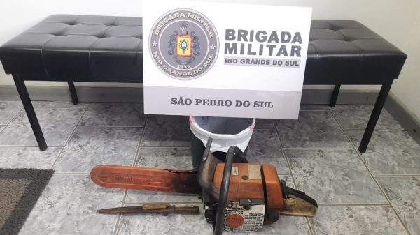 Imagem de uma motosserra apreendida após furto
