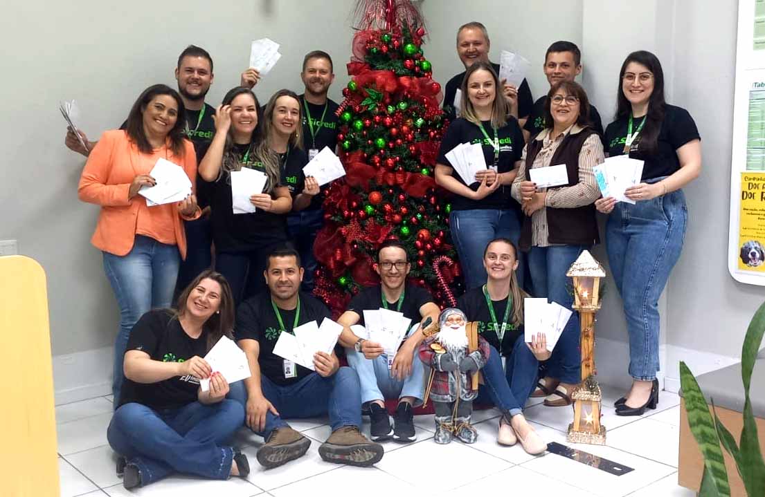 Sicredi monta árvore de Natal com cartas de alunos da APAE de São Pedro do  Sul - Notícias de São Pedro do Sul e Região